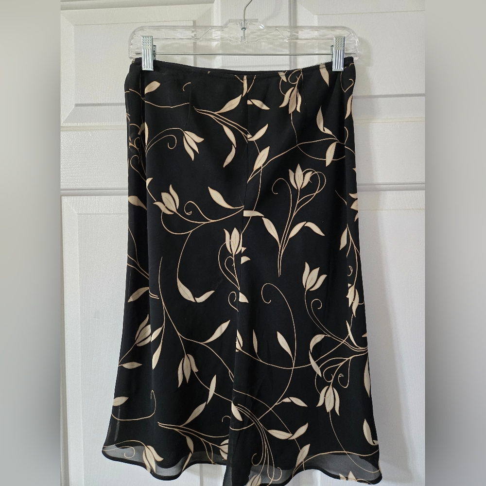 Express Black and Cream Floral Skirt - Picture 4 of 5
